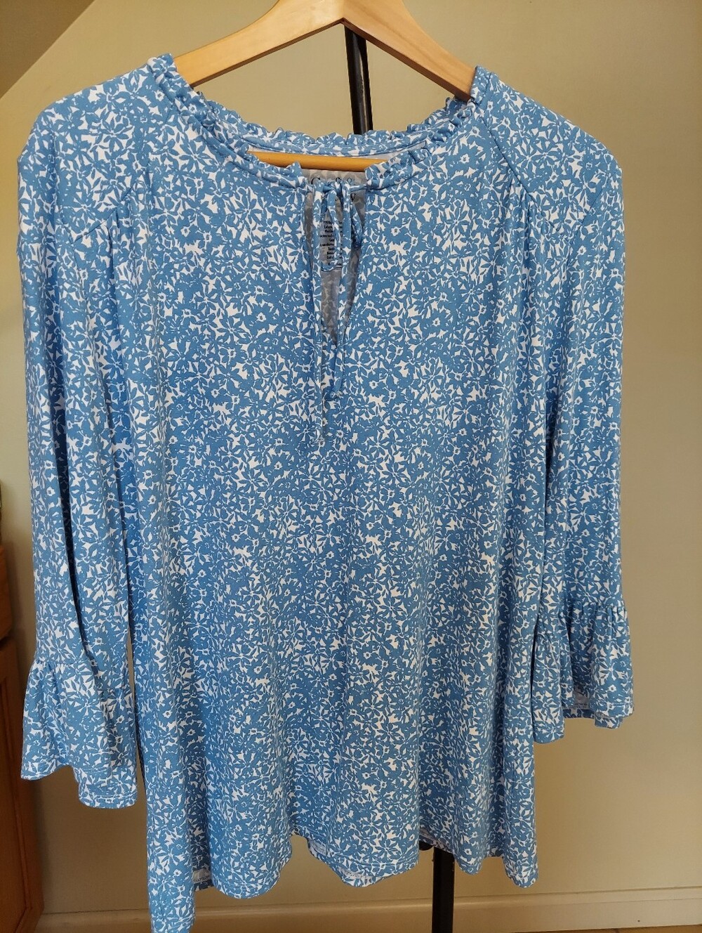 Croft & Barrow 3/4 Sleeve Silky Peasant style Blouse Sz L Blue/White Floral